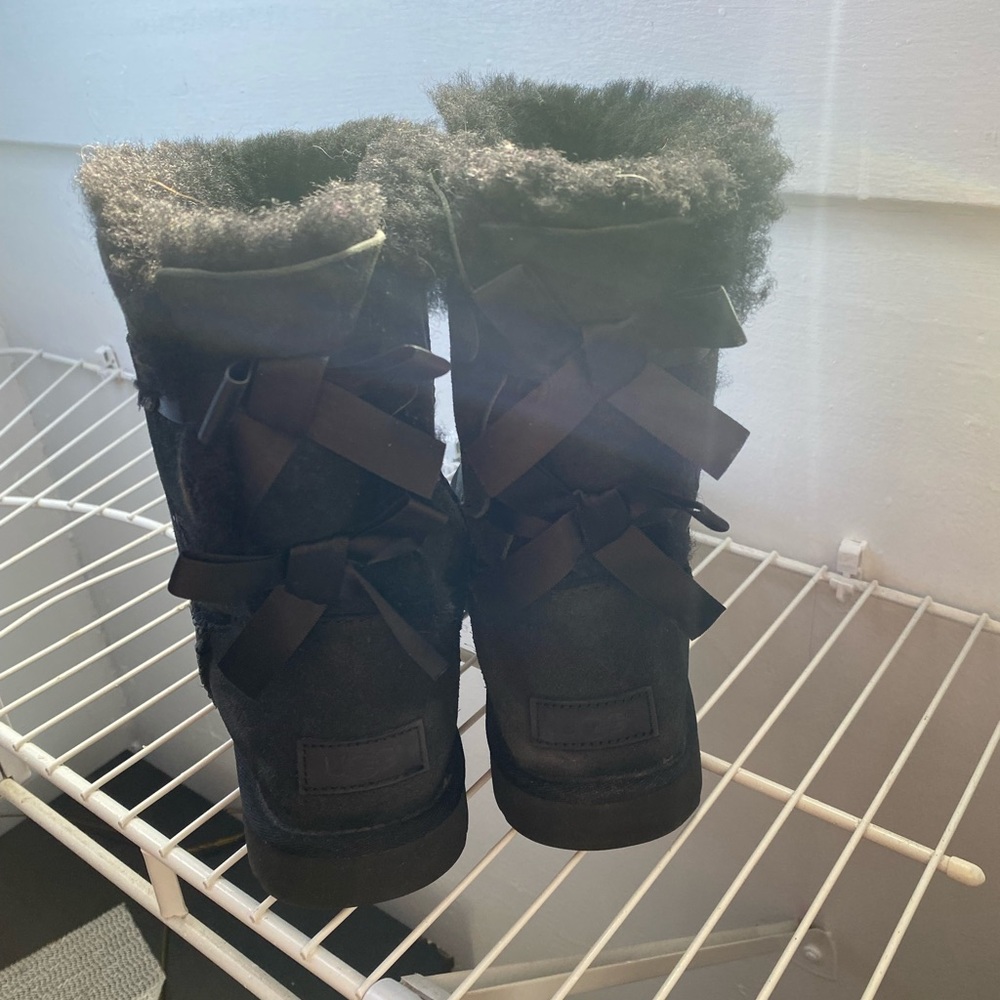 Black Bailey bow UGGS